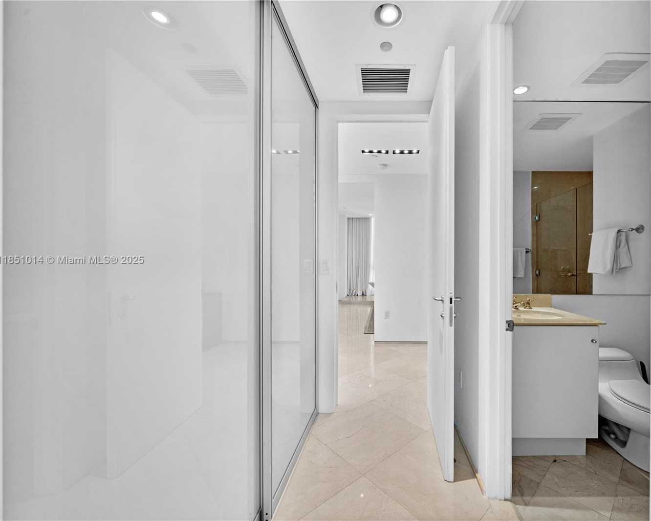 Small Image of 100 SOUTH POINTE DR #3207, Miami Beach Number 30