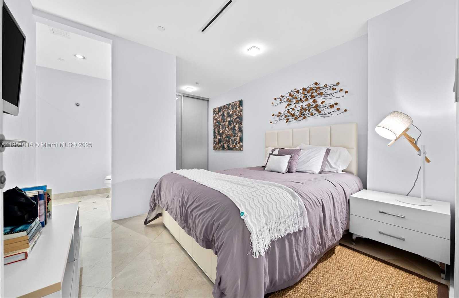 Small Image of 100 SOUTH POINTE DR #3207, Miami Beach Number 31