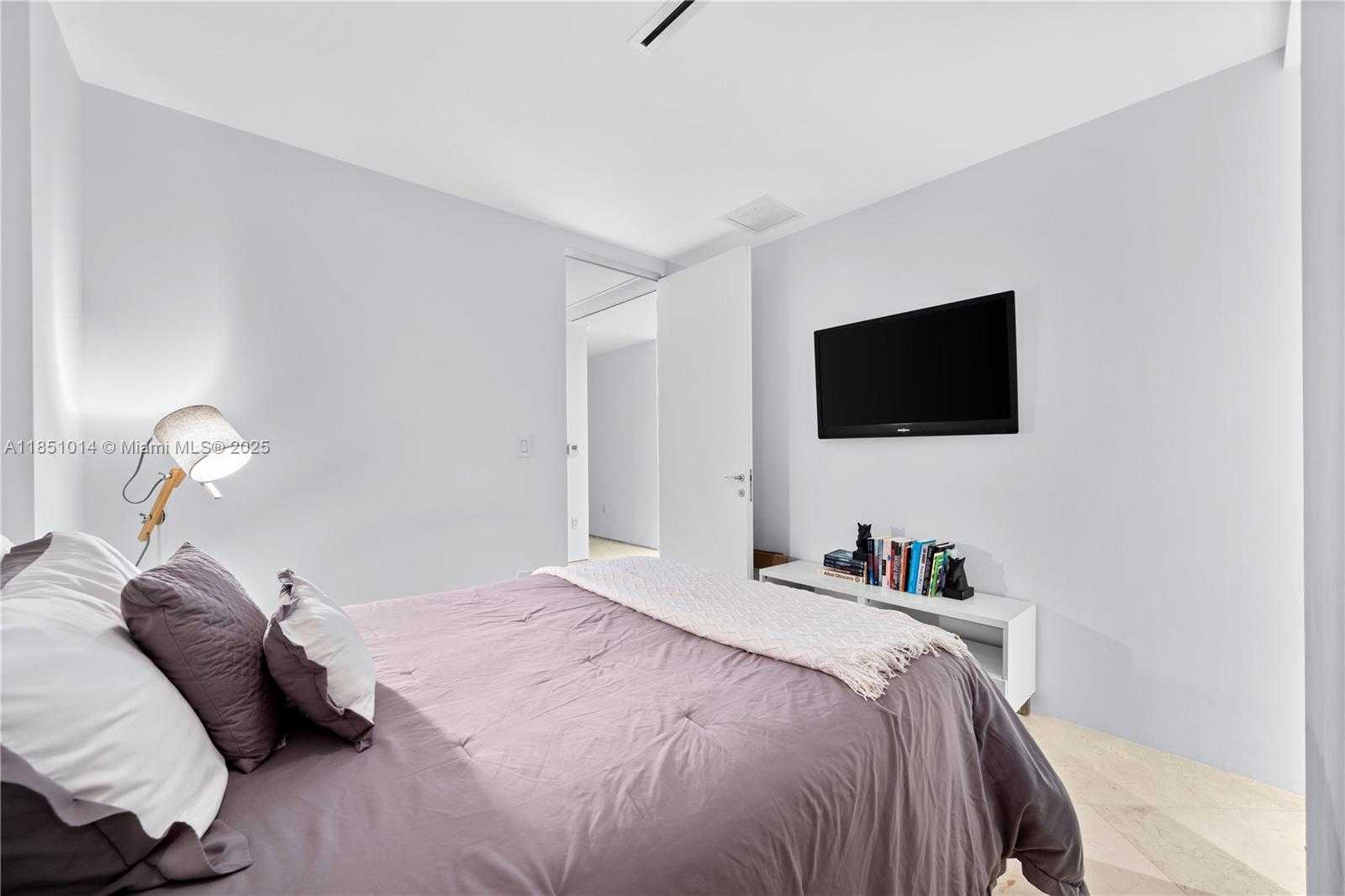 Small Image of 100 SOUTH POINTE DR #3207, Miami Beach Number 32