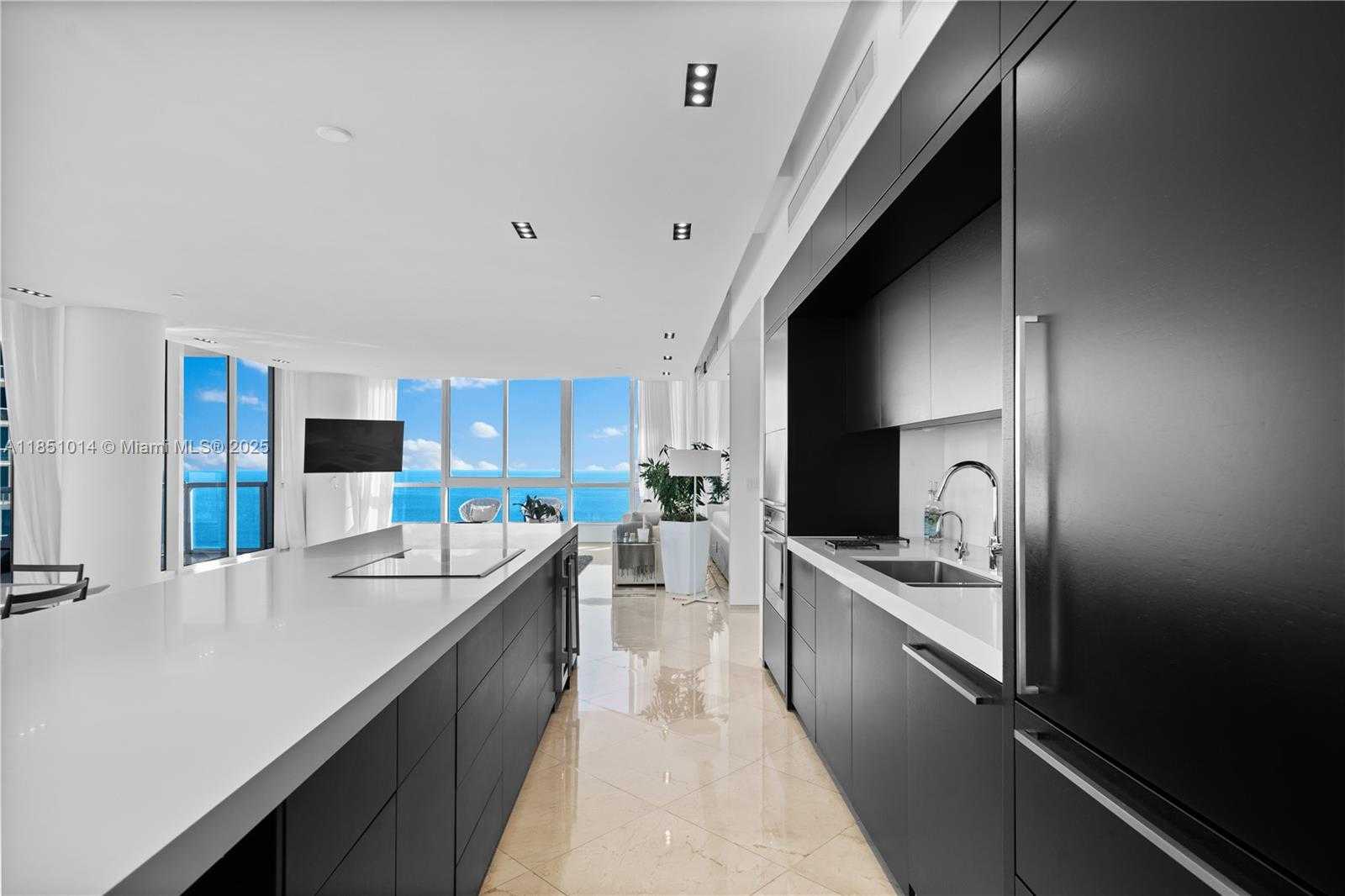 Small Image of 100 SOUTH POINTE DR #3207, Miami Beach Number 8