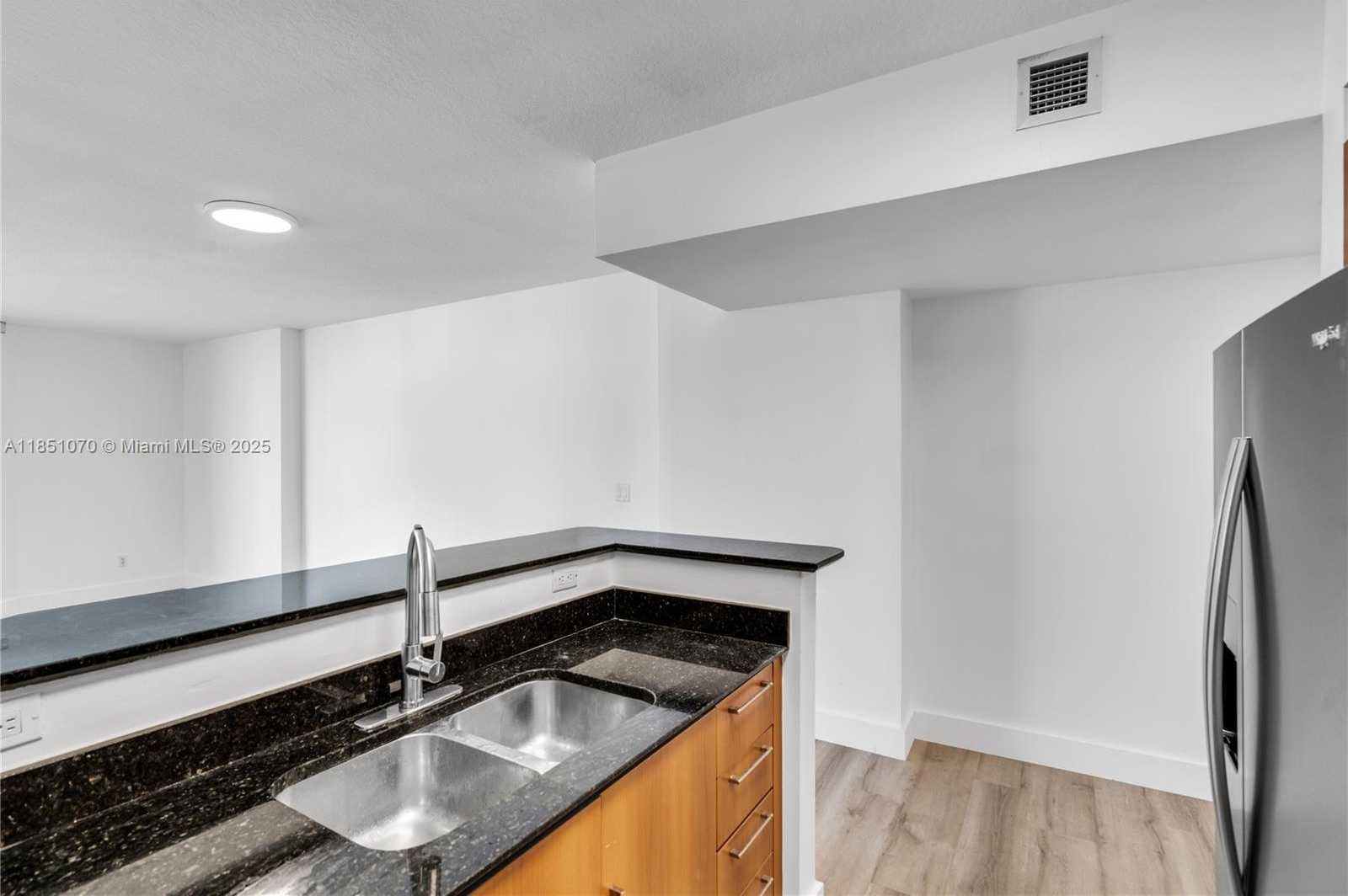 Small Image of 325 SOUTH BISCAYNE BLVD #4217, Miami Number 10