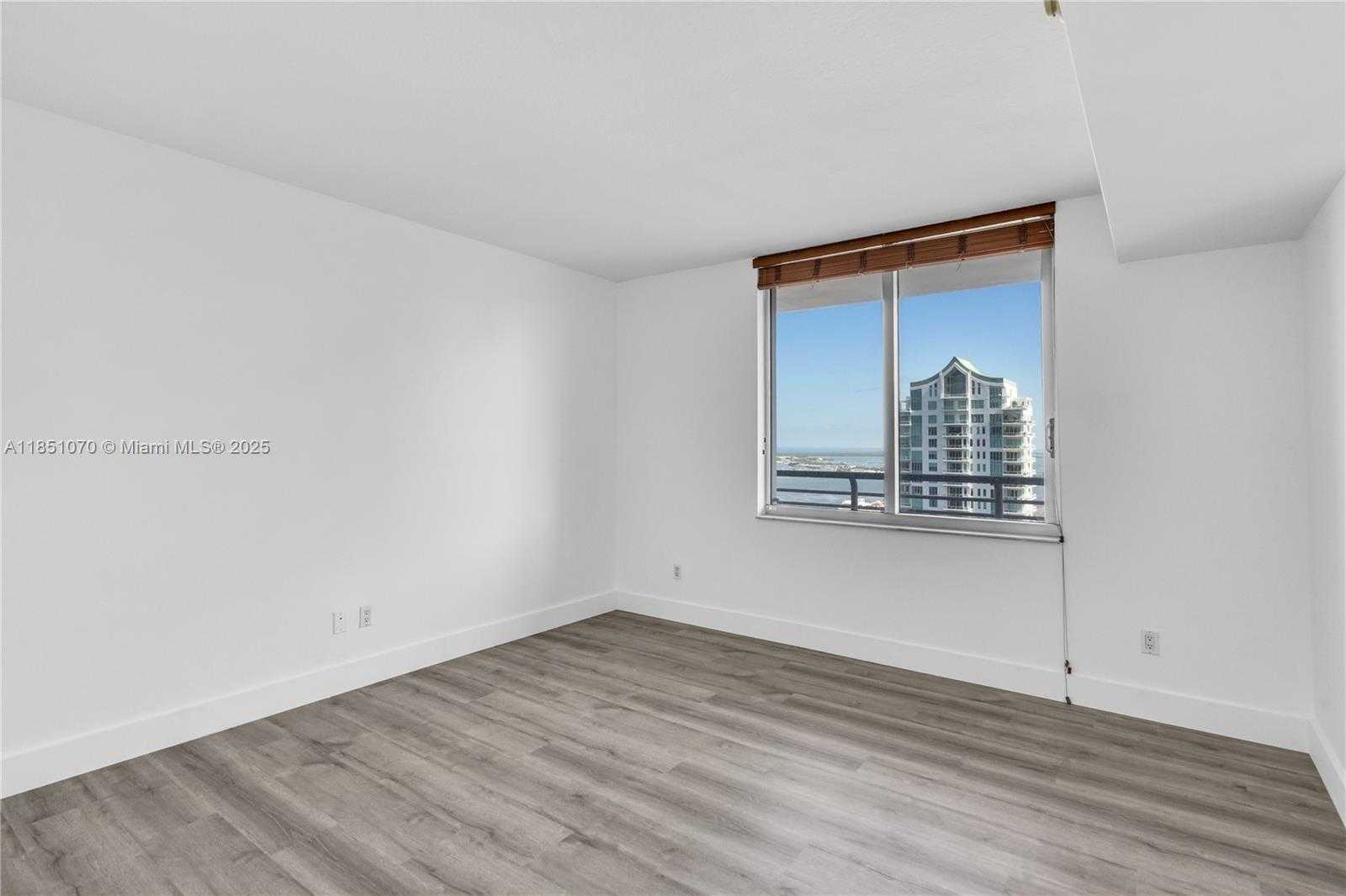 Small Image of 325 SOUTH BISCAYNE BLVD #4217, Miami Number 12