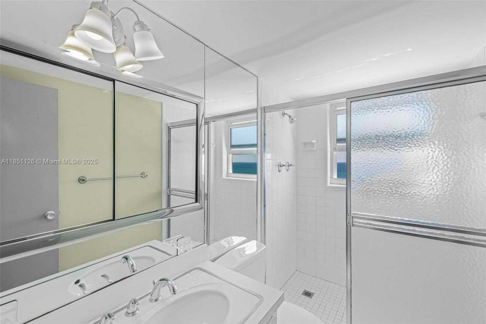 Small Image of 4747 COLLINS AVE #1210, Miami Beach Number 16