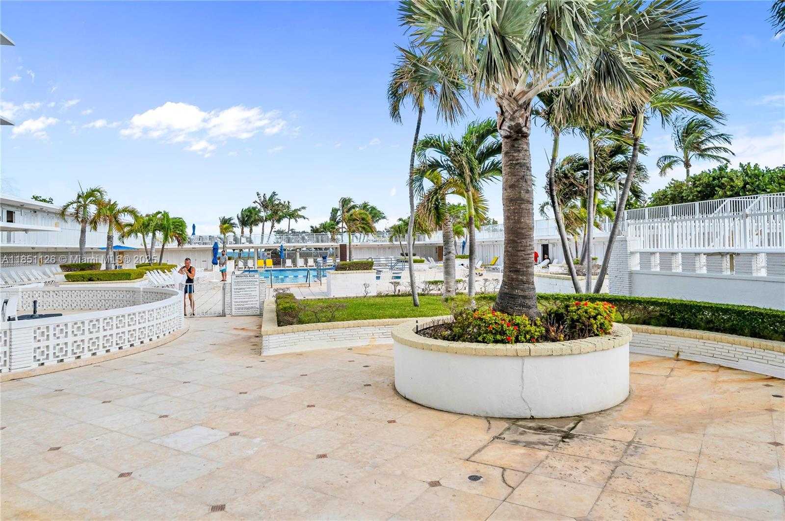 Small Image of 4747 COLLINS AVE #1210, Miami Beach Number 37