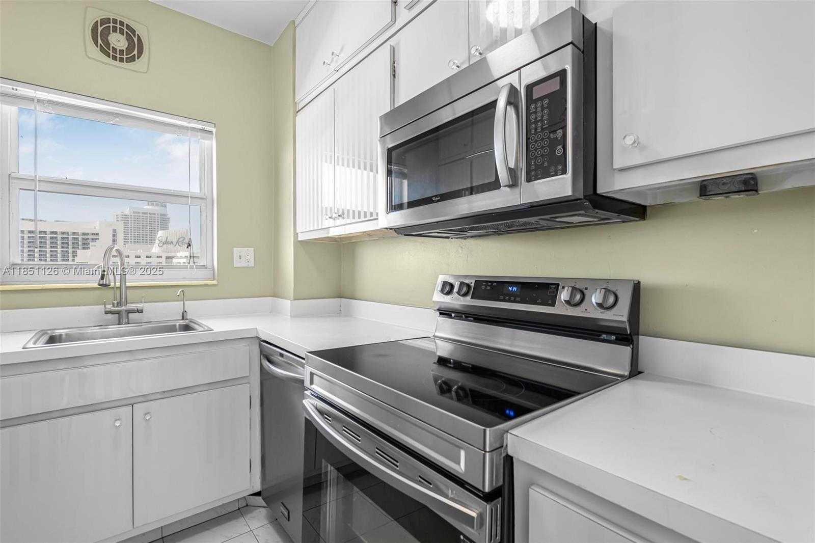Small Image of 4747 COLLINS AVE #1210, Miami Beach Number 5