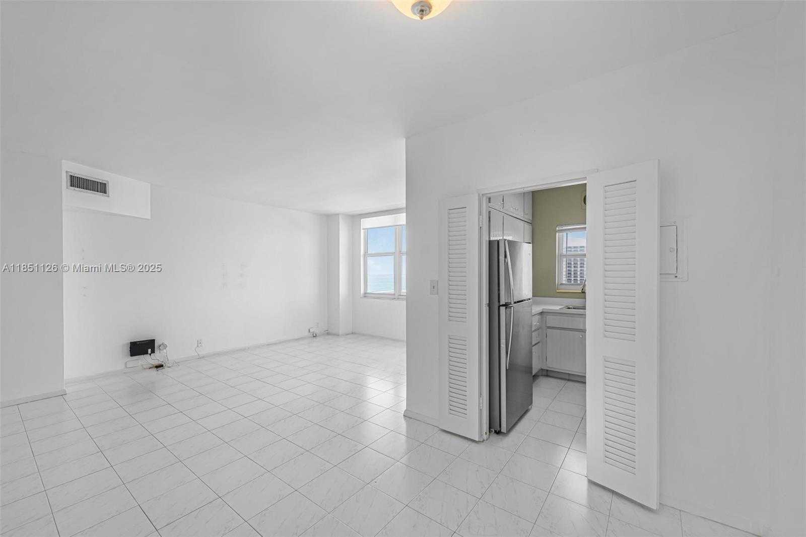 Small Image of 4747 COLLINS AVE #1210, Miami Beach Number 7