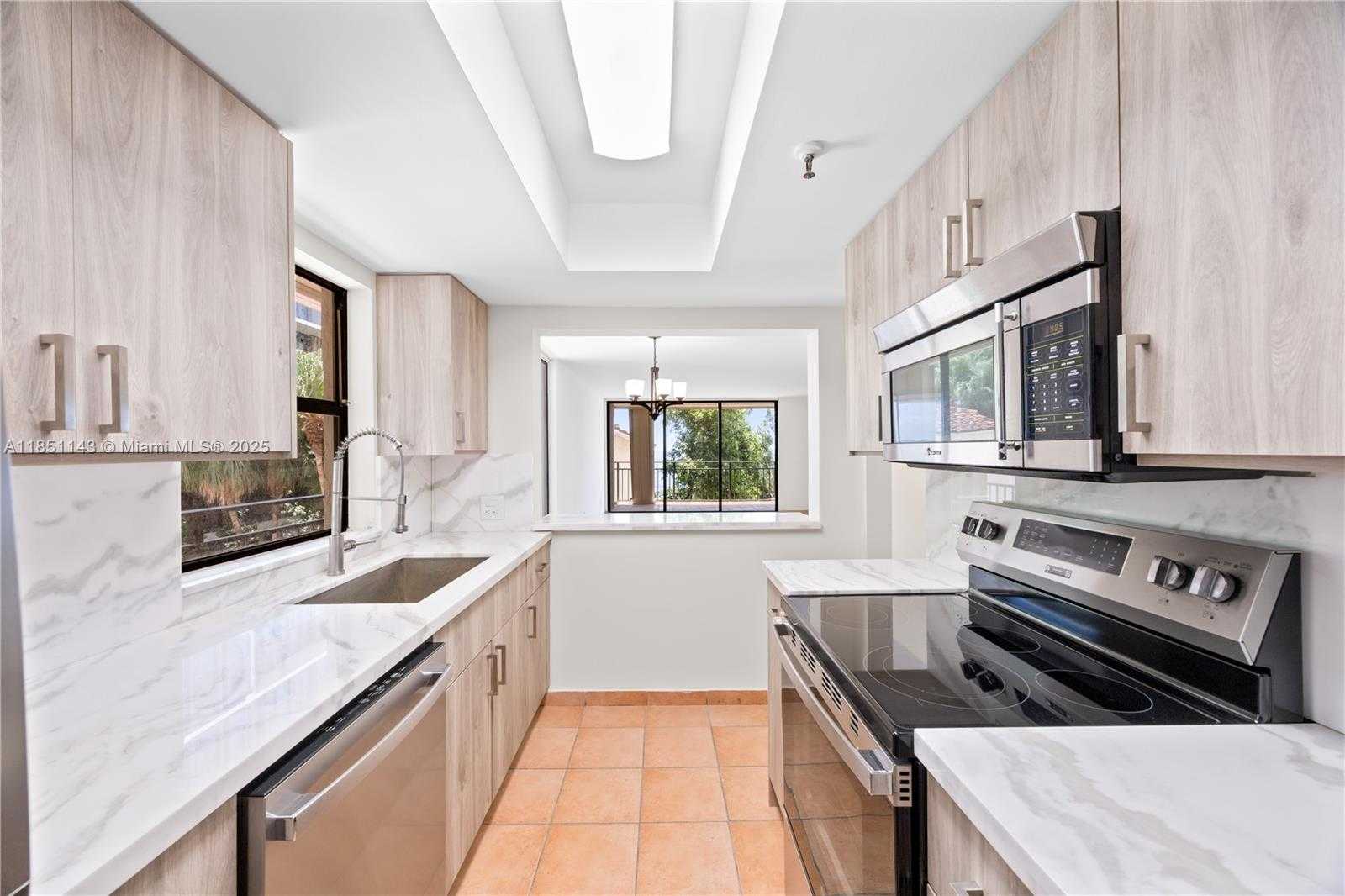 Small Image of 1632 SOUTH BAYSHORE CT #201, Miami Number 27