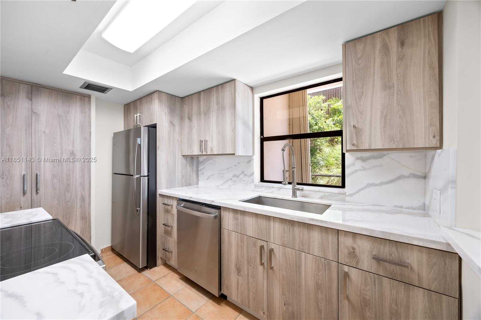 Small Image of 1632 SOUTH BAYSHORE CT #201, Miami Number 29