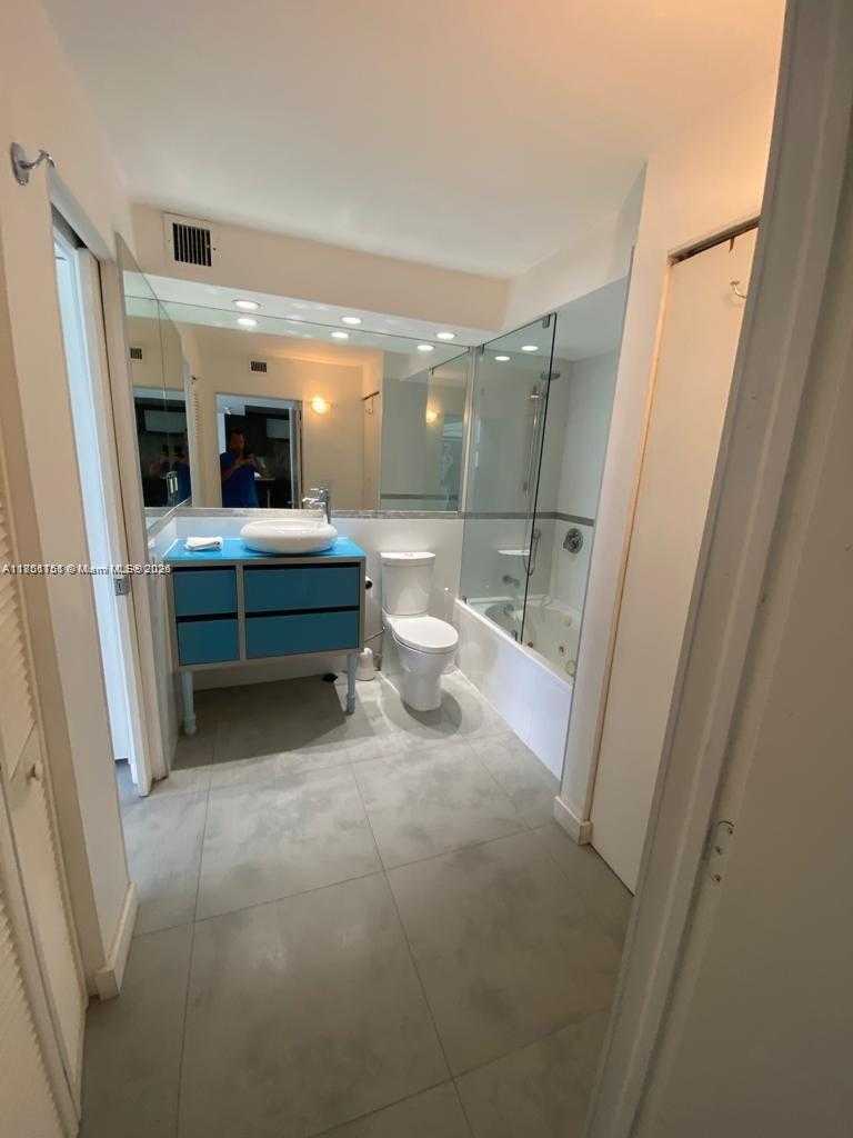 Small Image of 345 OCEAN DR #616, Miami Beach Number 6