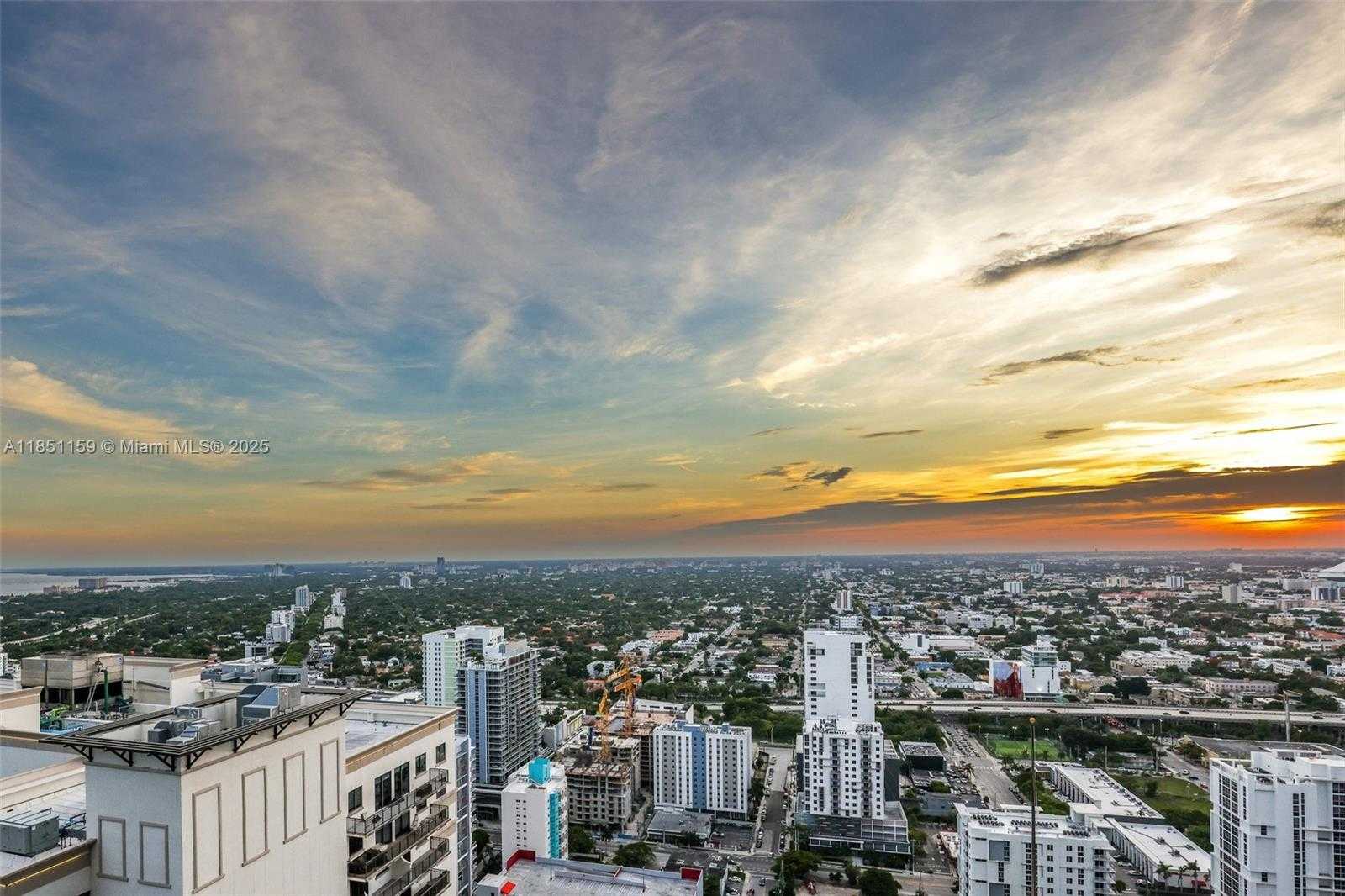 Small Image of 55 SOUTH WEST 9TH ST #3906, Miami Number 17