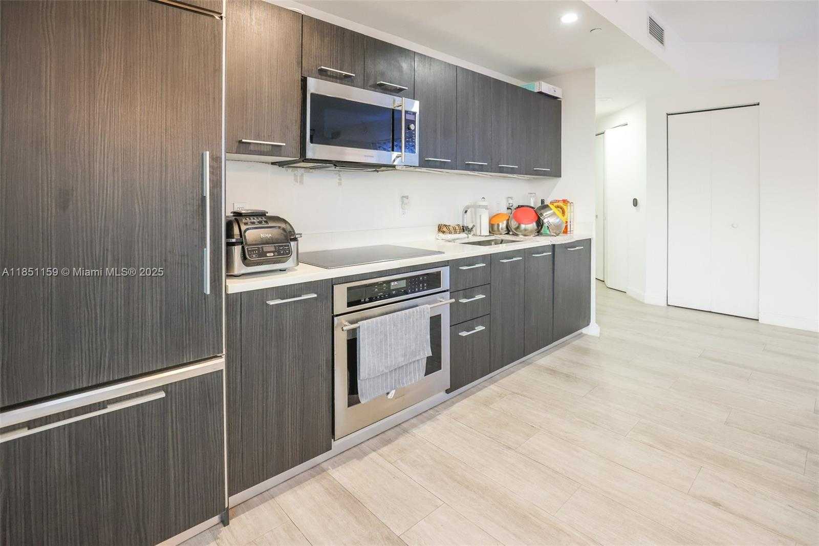 Small Image of 55 SOUTH WEST 9TH ST #3906, Miami Number 22