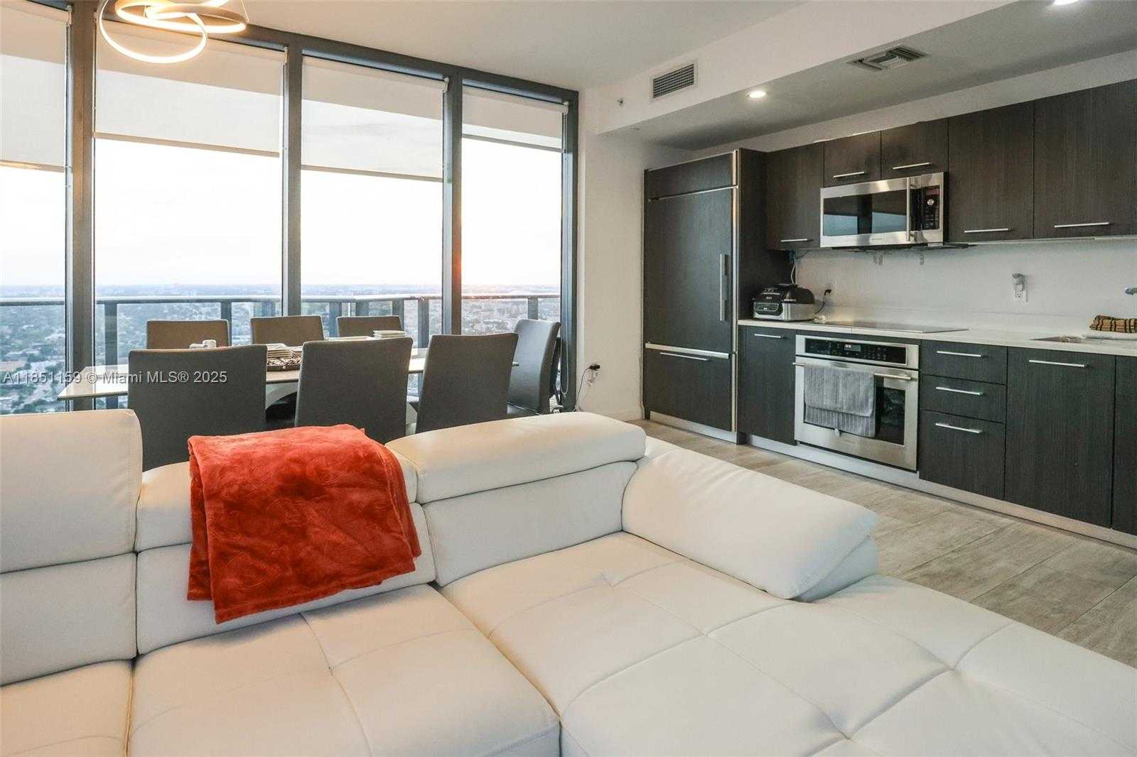 Small Image of 55 SOUTH WEST 9TH ST #3906, Miami Number 24