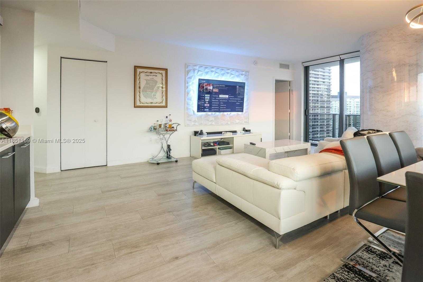 Small Image of 55 SOUTH WEST 9TH ST #3906, Miami Number 25