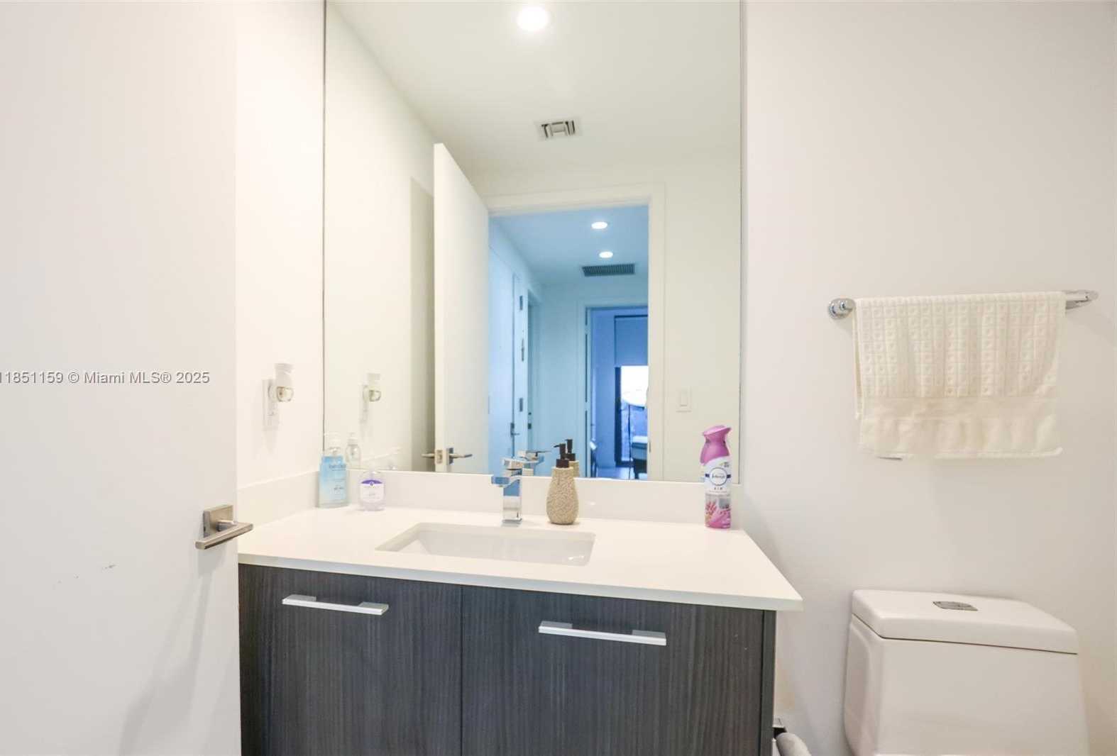 Small Image of 55 SOUTH WEST 9TH ST #3906, Miami Number 29