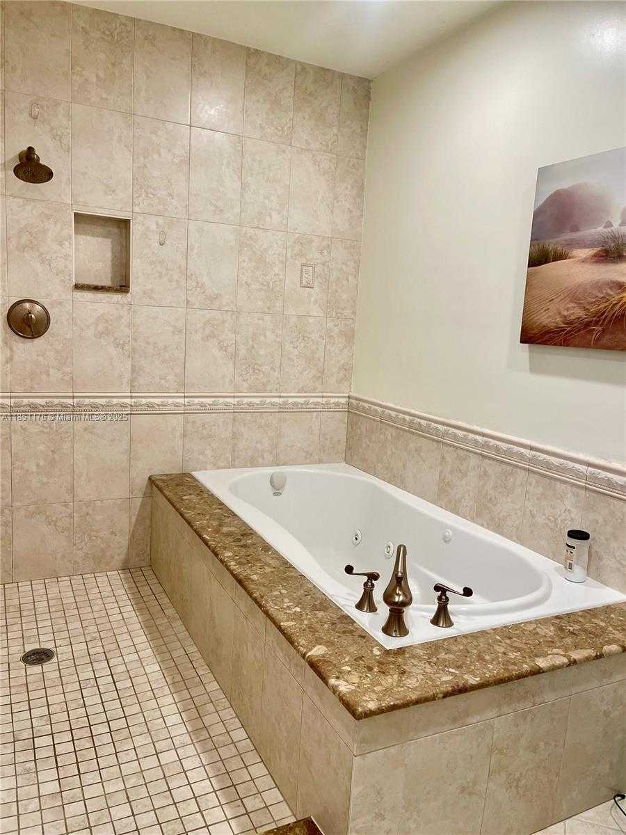Small Image of 1013 EAST CYPRESS DR #V-31, Pompano Beach Number 14