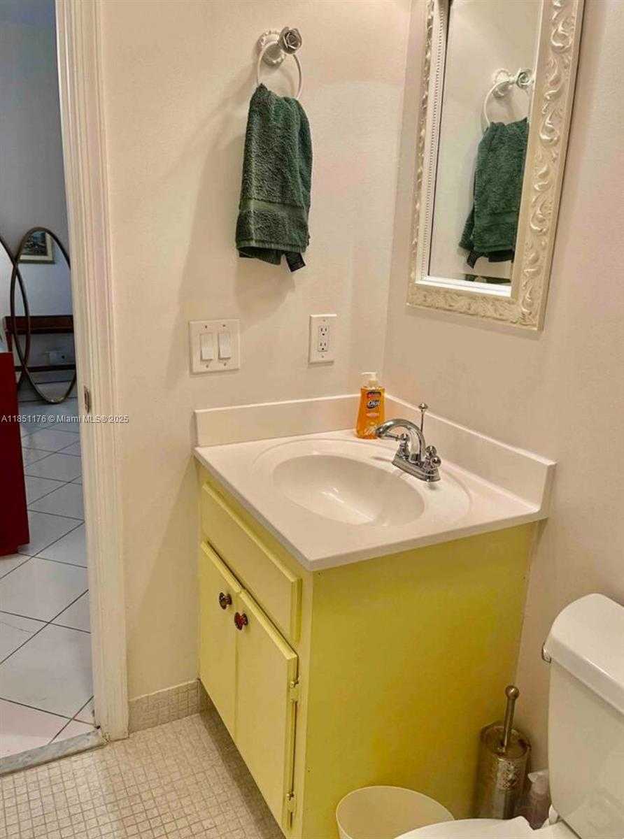 Small Image of 1013 EAST CYPRESS DR #V-31, Pompano Beach Number 17