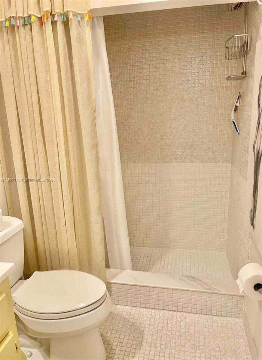 Small Image of 1013 EAST CYPRESS DR #V-31, Pompano Beach Number 21