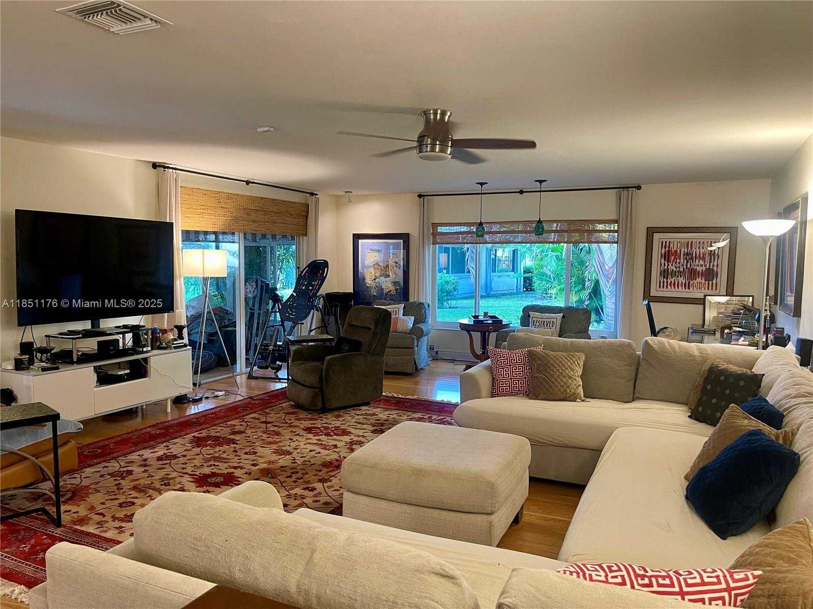 Small Image of 1013 EAST CYPRESS DR #V-31, Pompano Beach Number 3