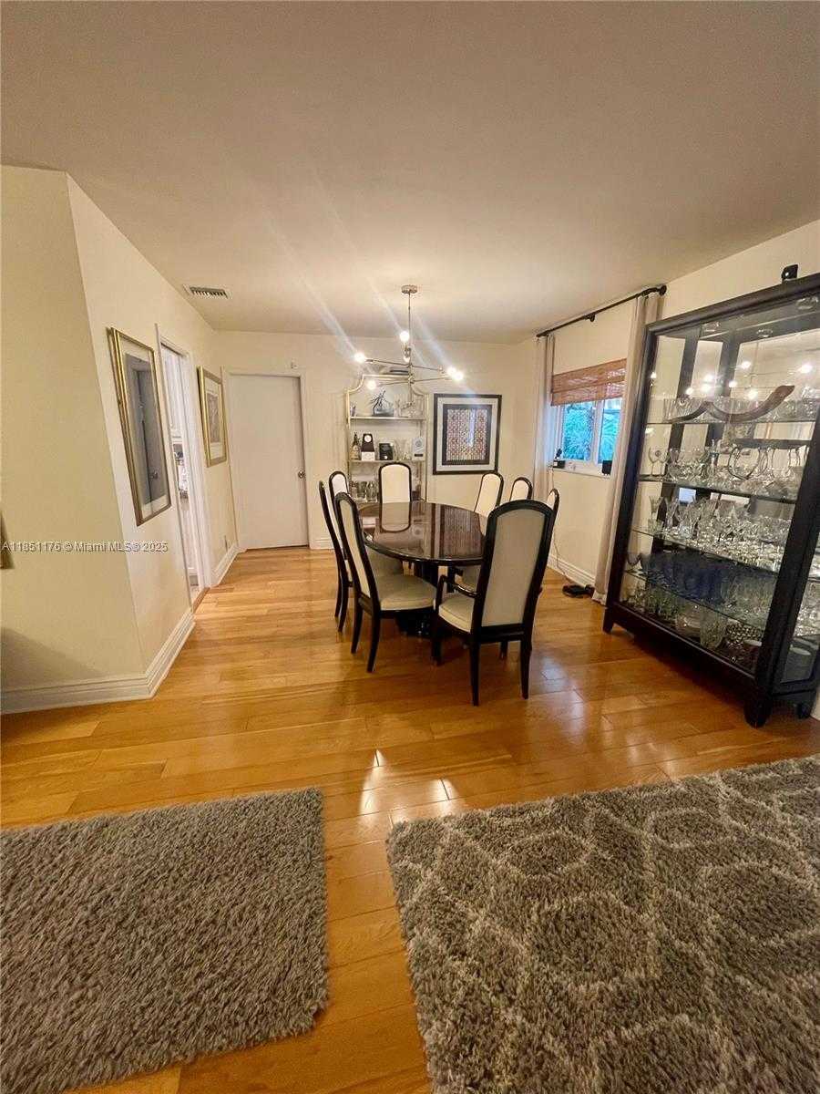 Small Image of 1013 EAST CYPRESS DR #V-31, Pompano Beach Number 4