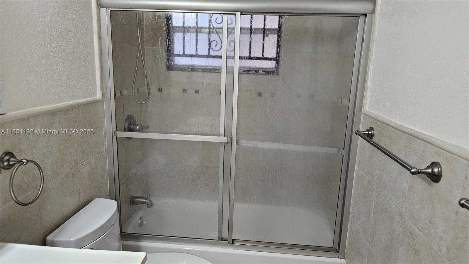 Small Image of 13715 Kendale Lakes Cir, Miami, FL 33183, USA Number 13