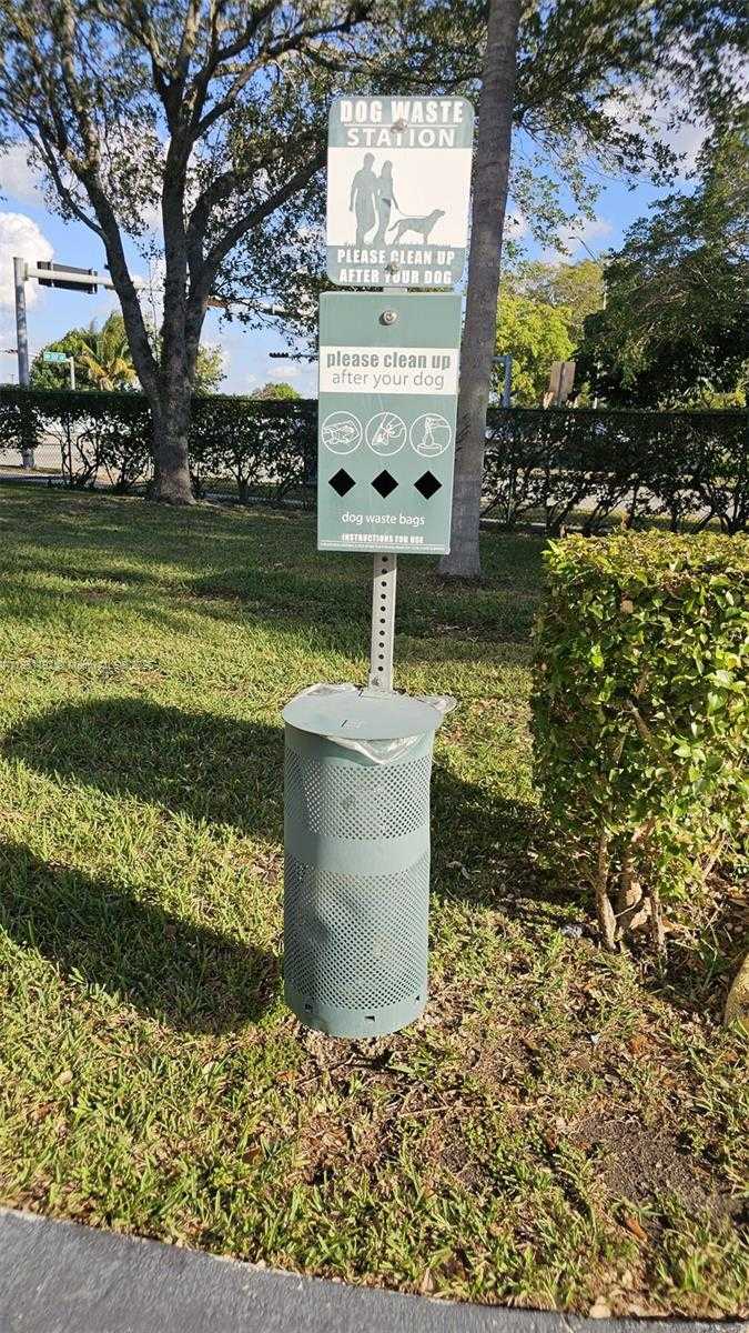 Small Image of 13715 Kendale Lakes Cir, Miami, FL 33183, USA Number 29
