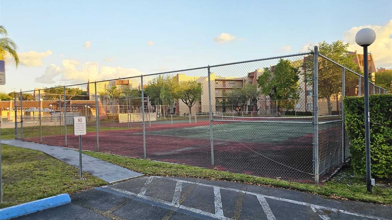Small Image of 13715 Kendale Lakes Cir, Miami, FL 33183, USA Number 30