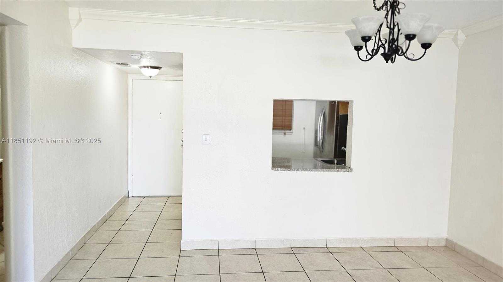 Small Image of 13715 Kendale Lakes Cir, Miami, FL 33183, USA Number 5