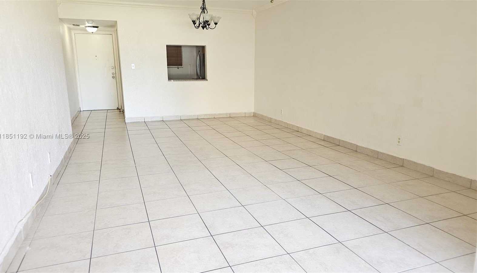 Small Image of 13715 Kendale Lakes Cir, Miami, FL 33183, USA Number 6