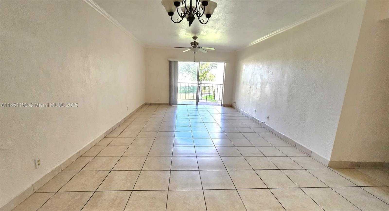 Small Image of 13715 Kendale Lakes Cir, Miami, FL 33183, USA Number 7