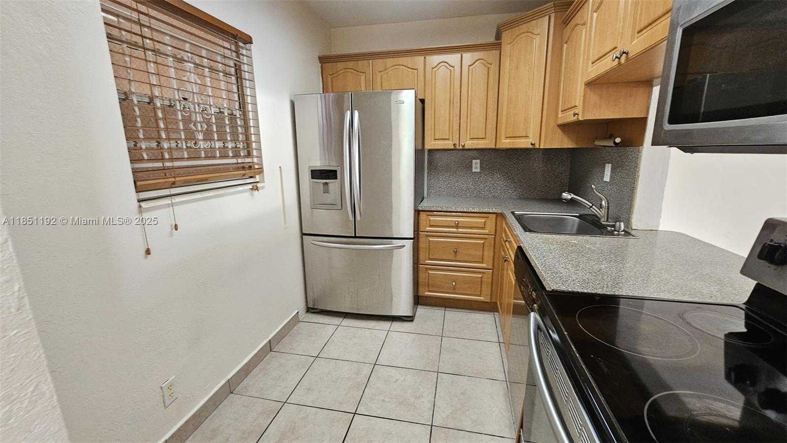 Small Image of 13715 Kendale Lakes Cir, Miami, FL 33183, USA Number 9