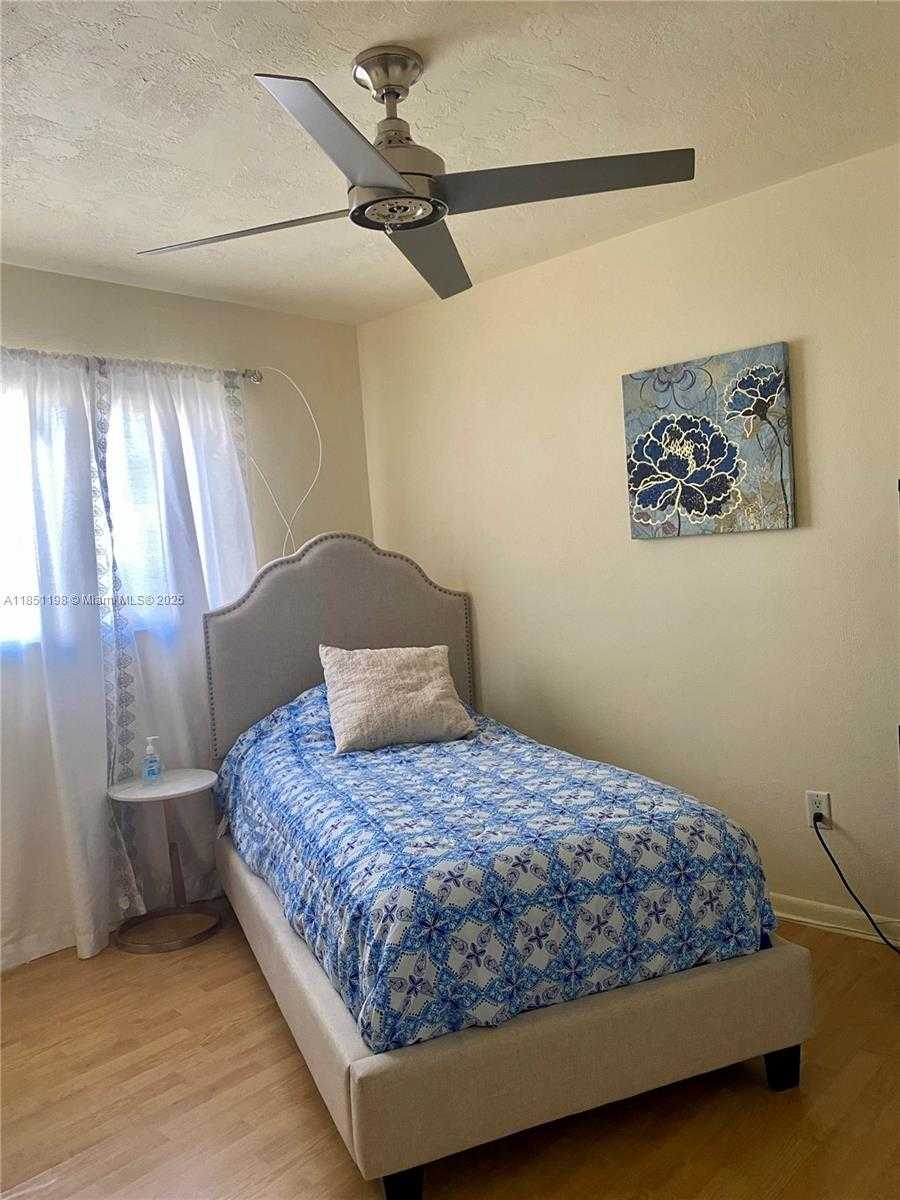 Small Image of 6890 LIBERTY ST, Hollywood Number 2