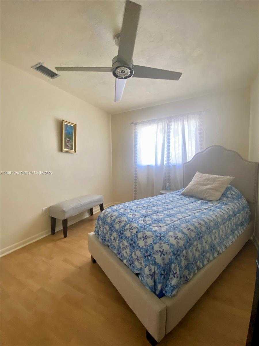 Small Image of 6890 LIBERTY ST, Hollywood Number 4