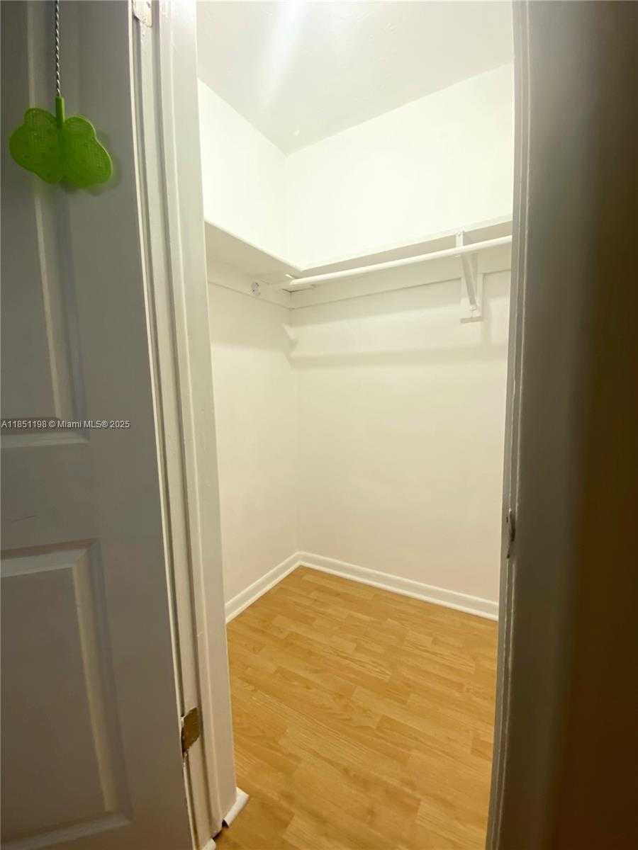 Small Image of 6890 LIBERTY ST, Hollywood Number 5