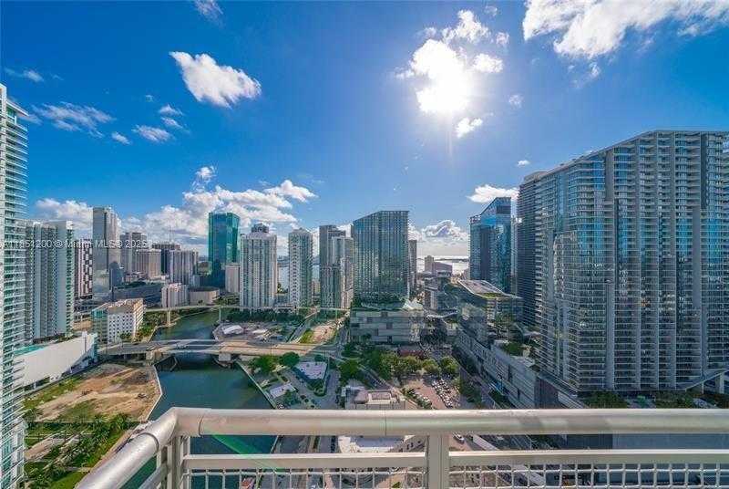 Small Image of 690 SOUTH WEST 1ST CT #PHII04, Miami Number 12
