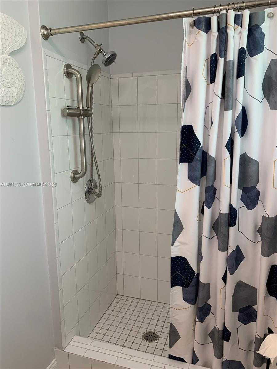 Small Image of 112 CAPTAINS CT, Islamorada Number 21