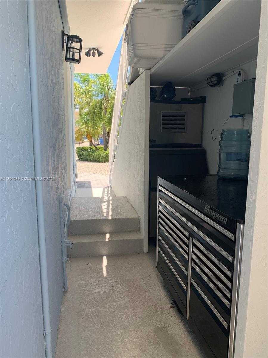 Small Image of 112 CAPTAINS CT, Islamorada Number 37