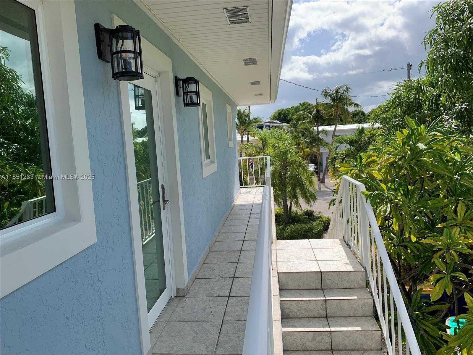 Small Image of 112 CAPTAINS CT, Islamorada Number 4