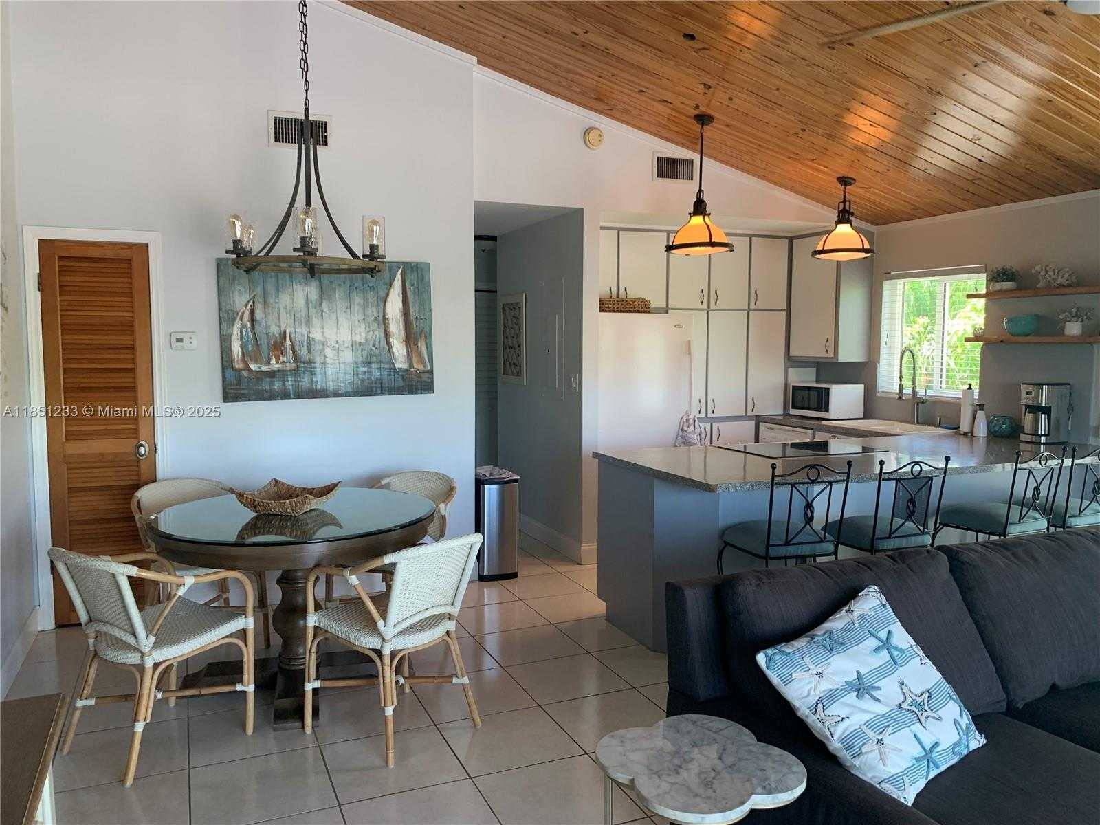 Small Image of 112 CAPTAINS CT, Islamorada Number 8