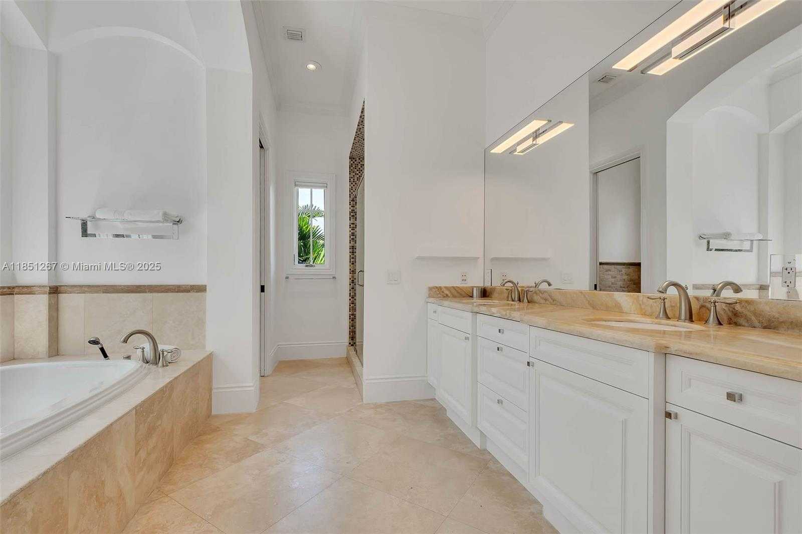 Small Image of 3320 DEVON RD, Miami Number 12