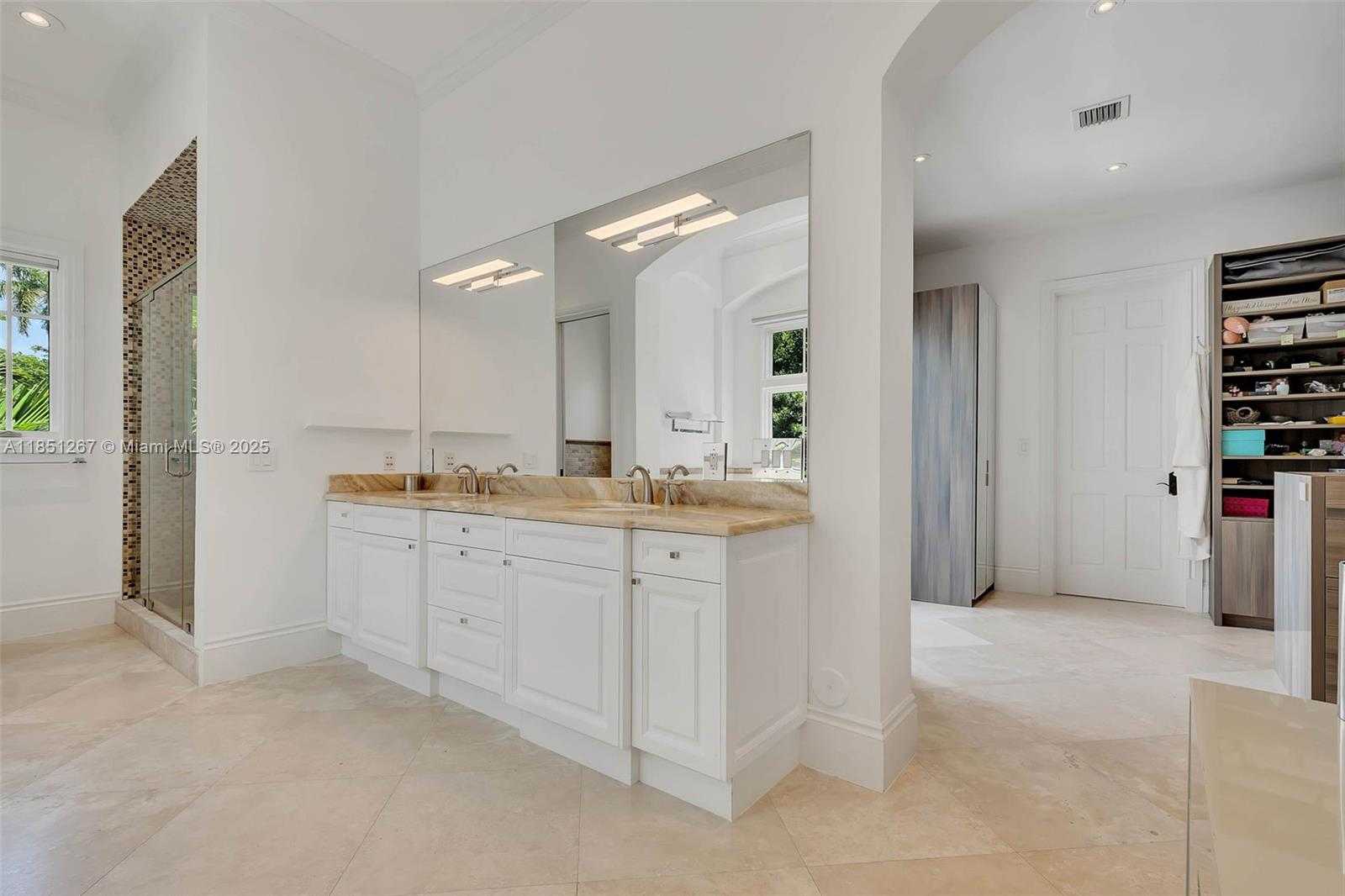 Small Image of 3320 DEVON RD, Miami Number 13