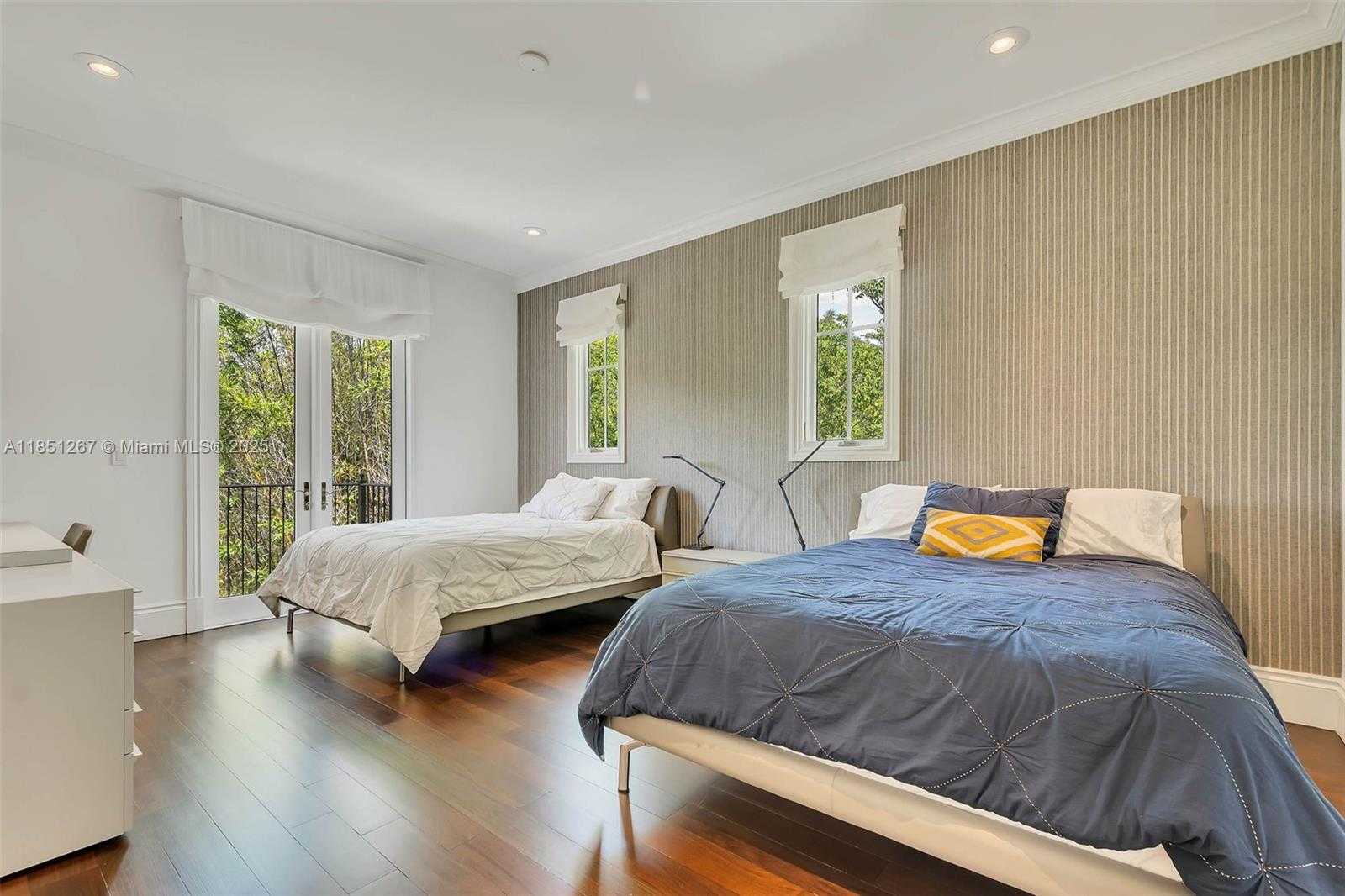 Small Image of 3320 DEVON RD, Miami Number 15