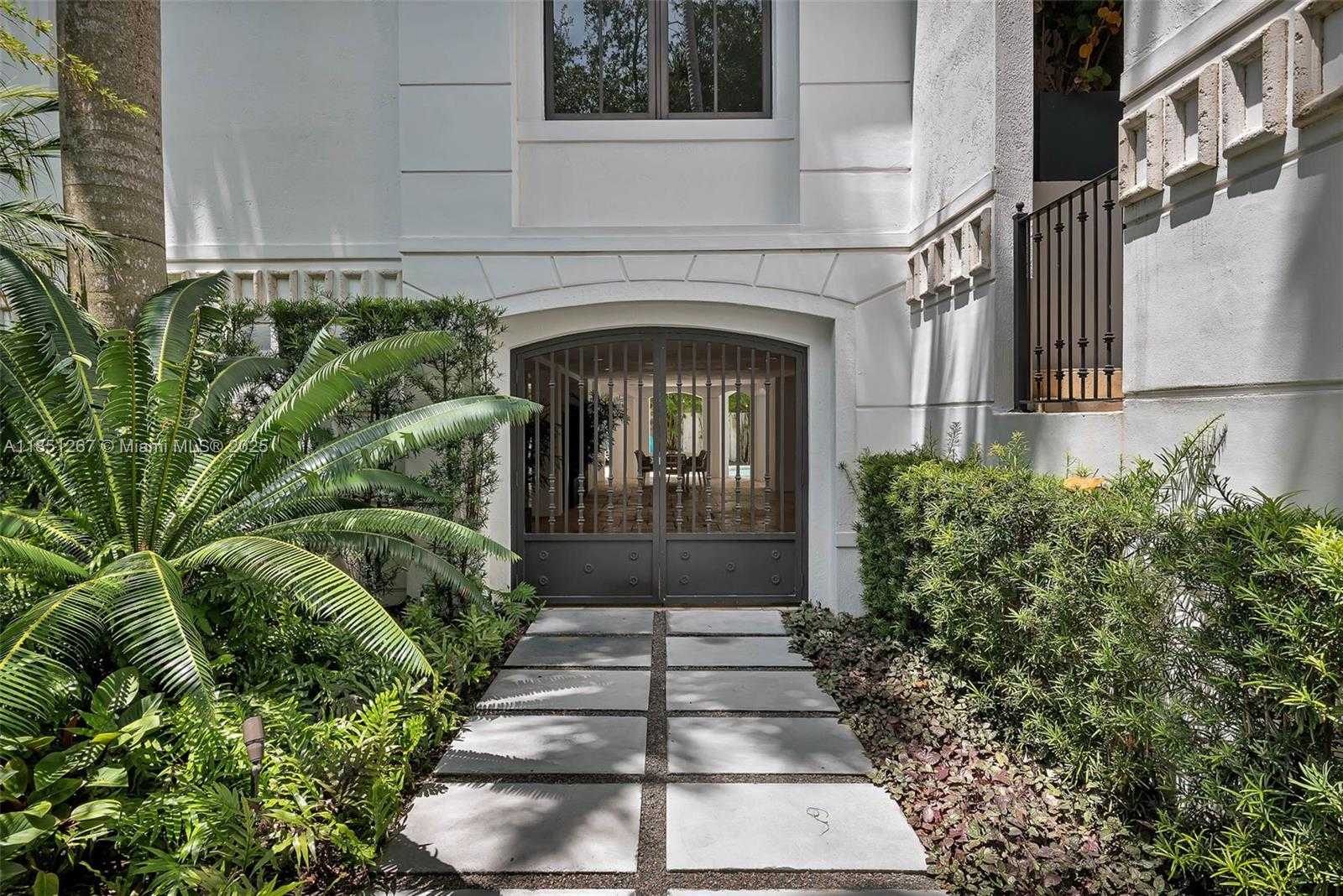 Small Image of 3320 DEVON RD, Miami Number 2