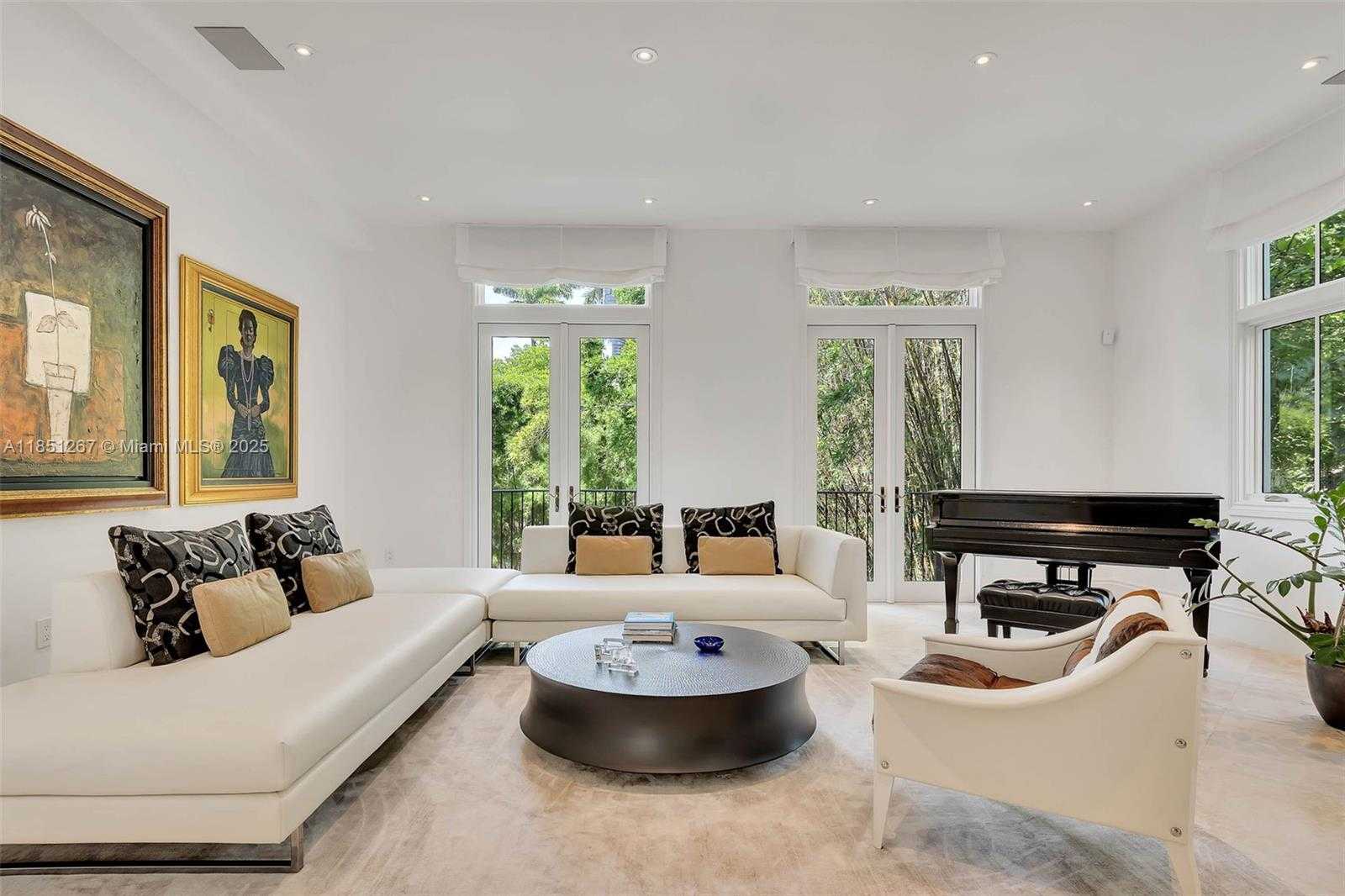 Small Image of 3320 DEVON RD, Miami Number 3