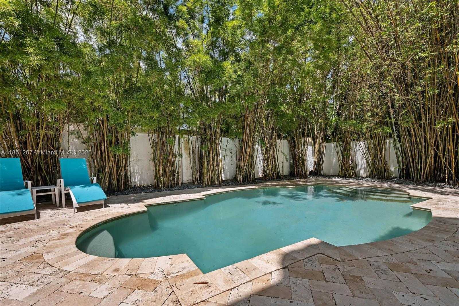 Small Image of 3320 DEVON RD, Miami Number 31