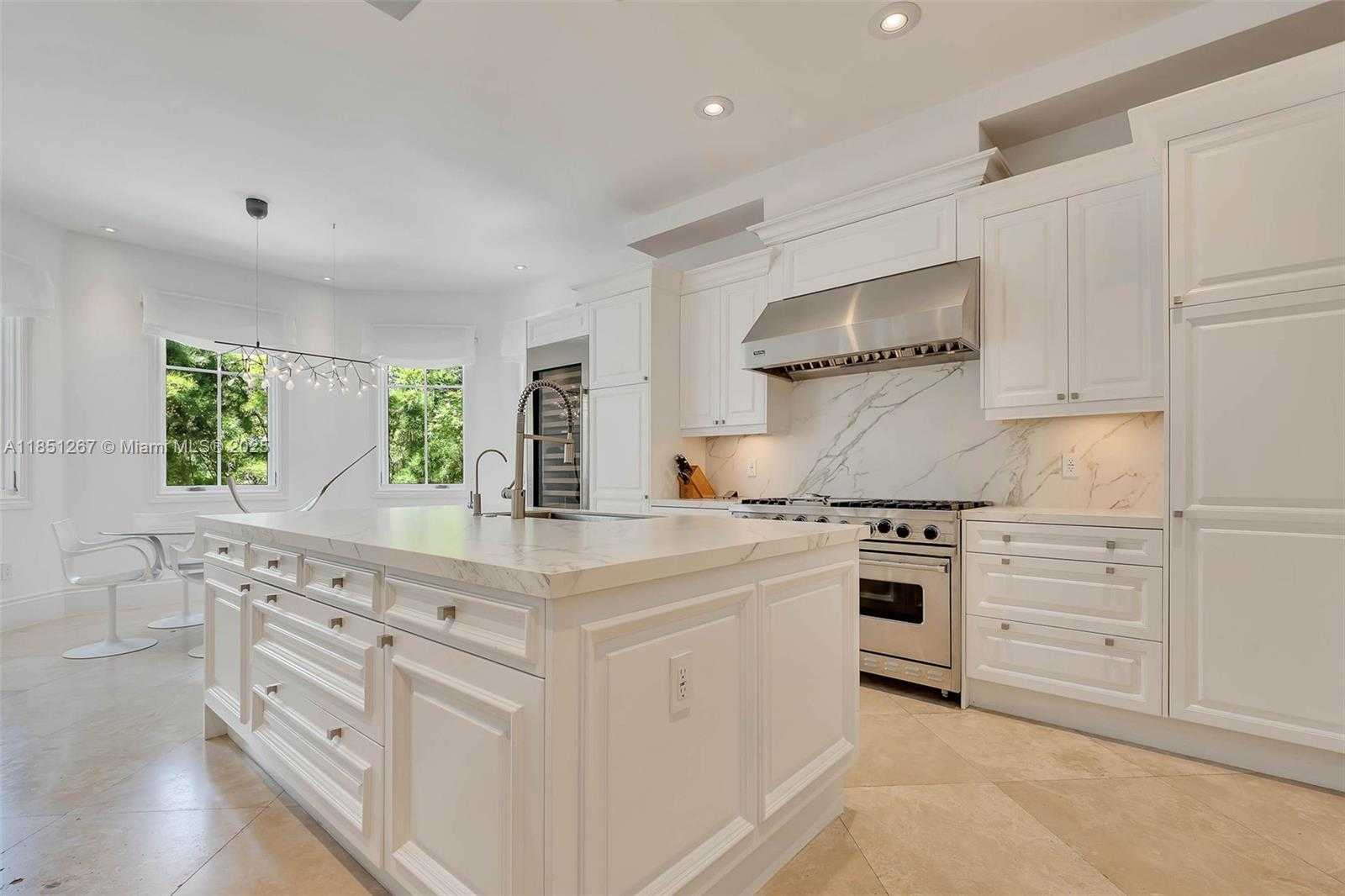 Small Image of 3320 DEVON RD, Miami Number 6