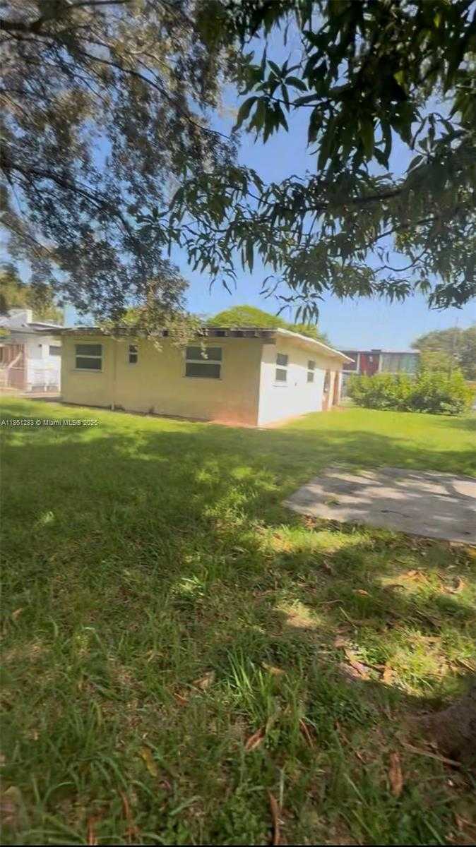 Small Image of 1545 NORTH EAST 128TH ST, North Miami Number 2