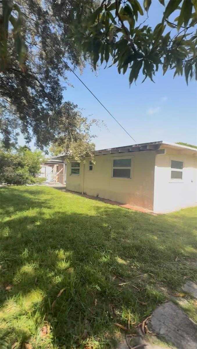 Small Image of 1545 NORTH EAST 128TH ST, North Miami Number 5