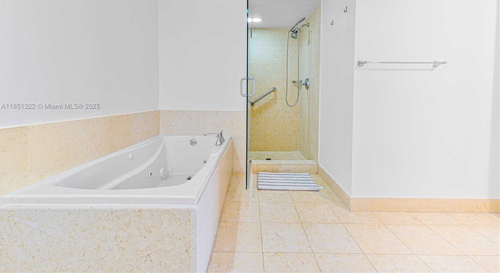 Small Image of 20000 EAST COUNTRY CLUB DR #1114, Aventura Number 13