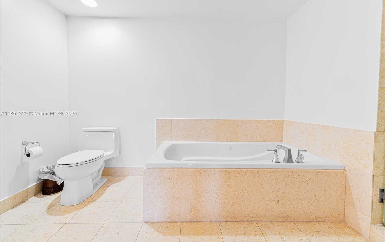 Small Image of 20000 EAST COUNTRY CLUB DR #1114, Aventura Number 14
