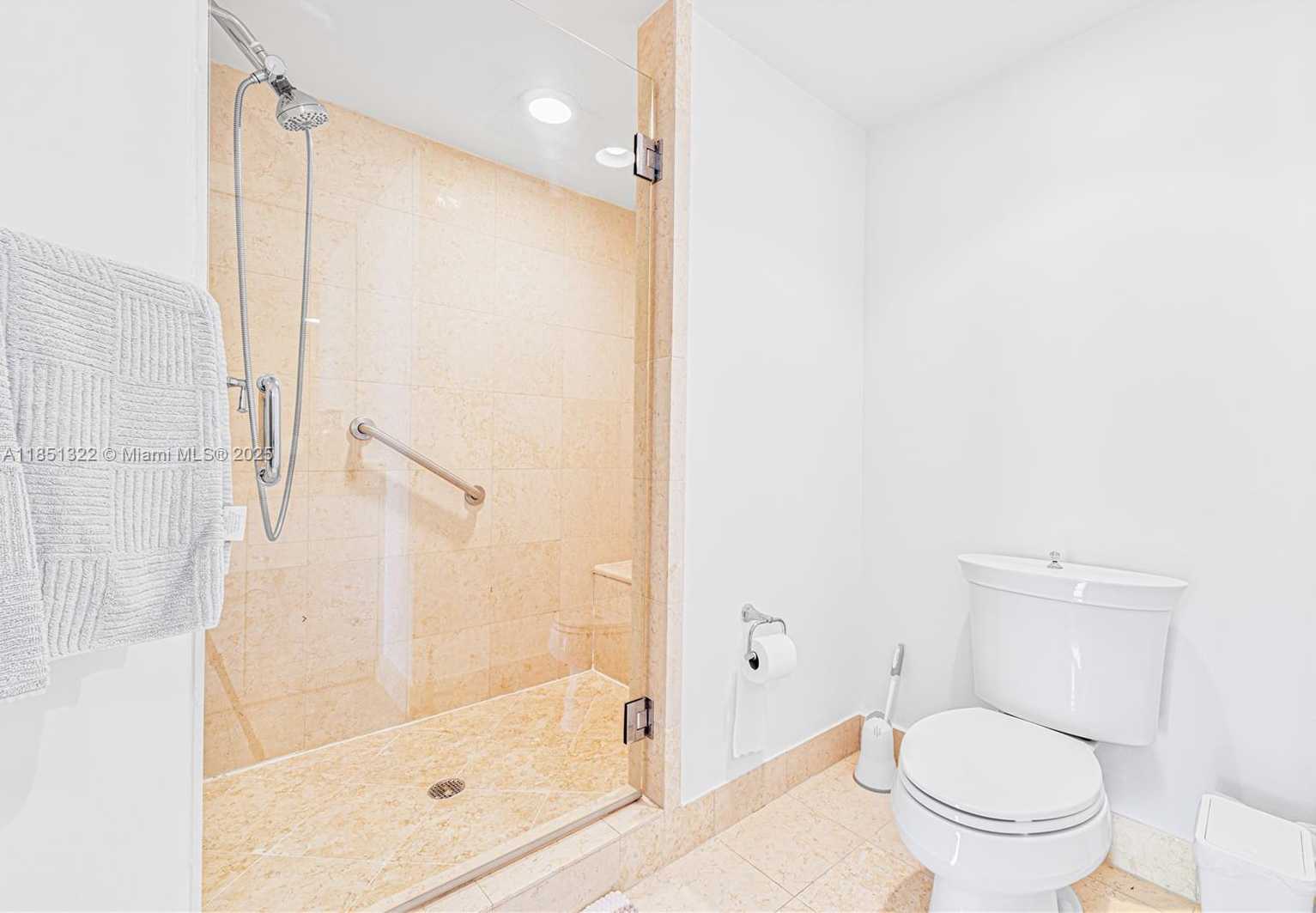 Small Image of 20000 EAST COUNTRY CLUB DR #1114, Aventura Number 18